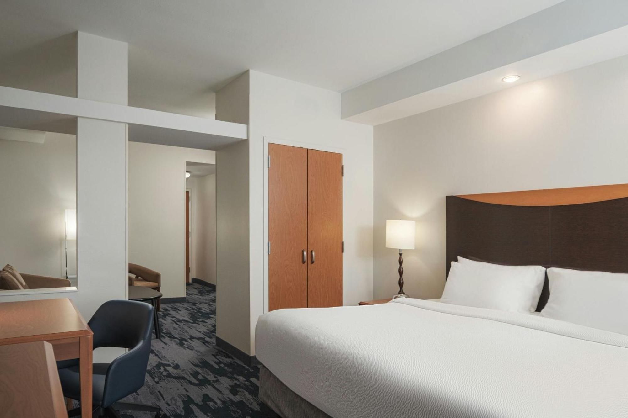 Hotel Fairfield & East 3*