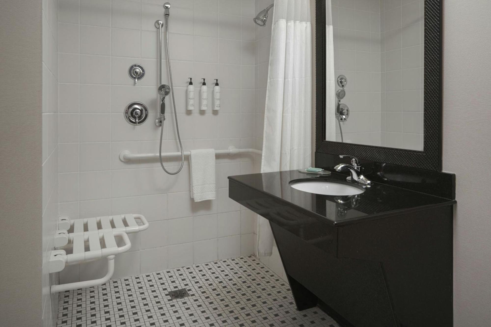 Hotel Fairfield & East 3*